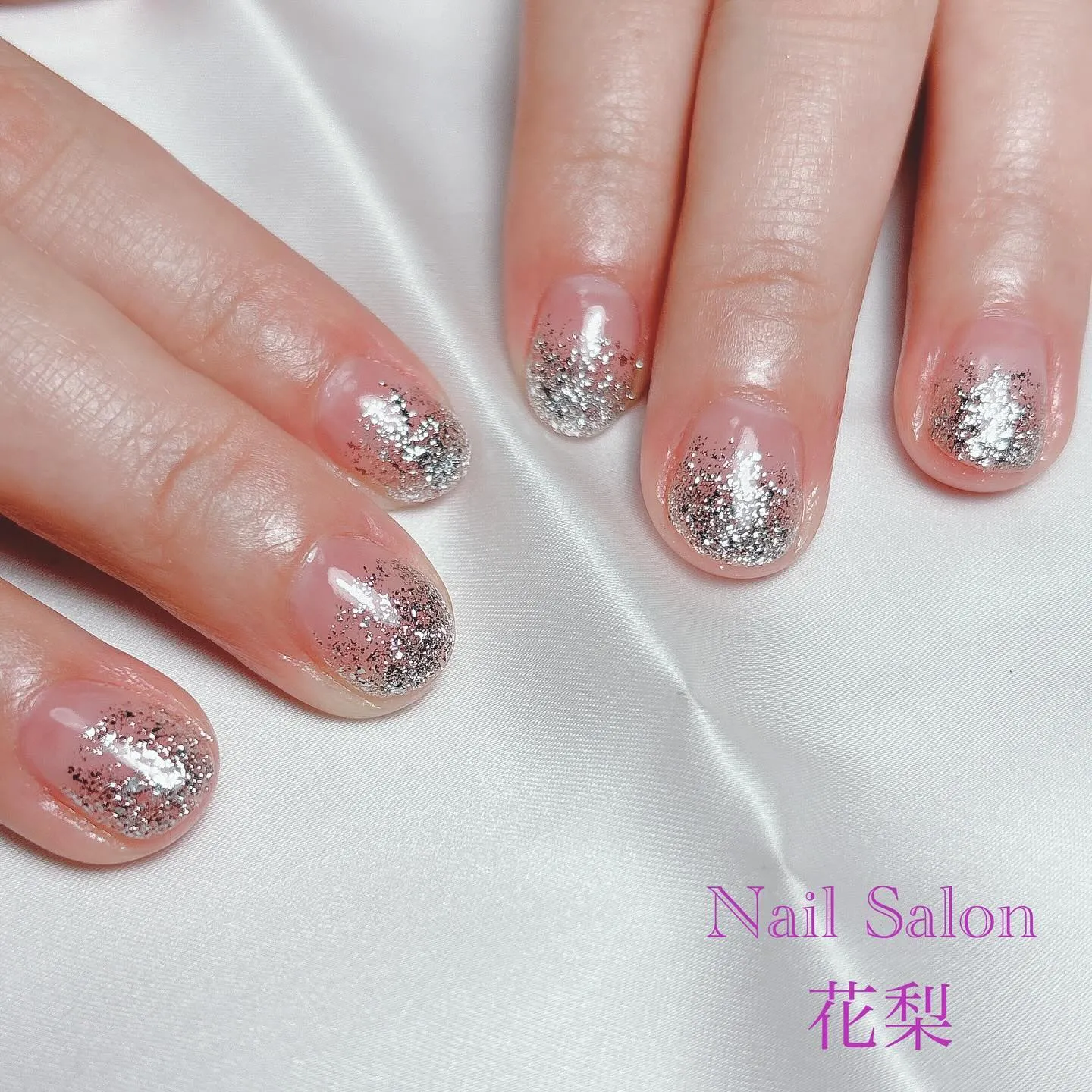 シルバーのラメグラデーション✨️✨️