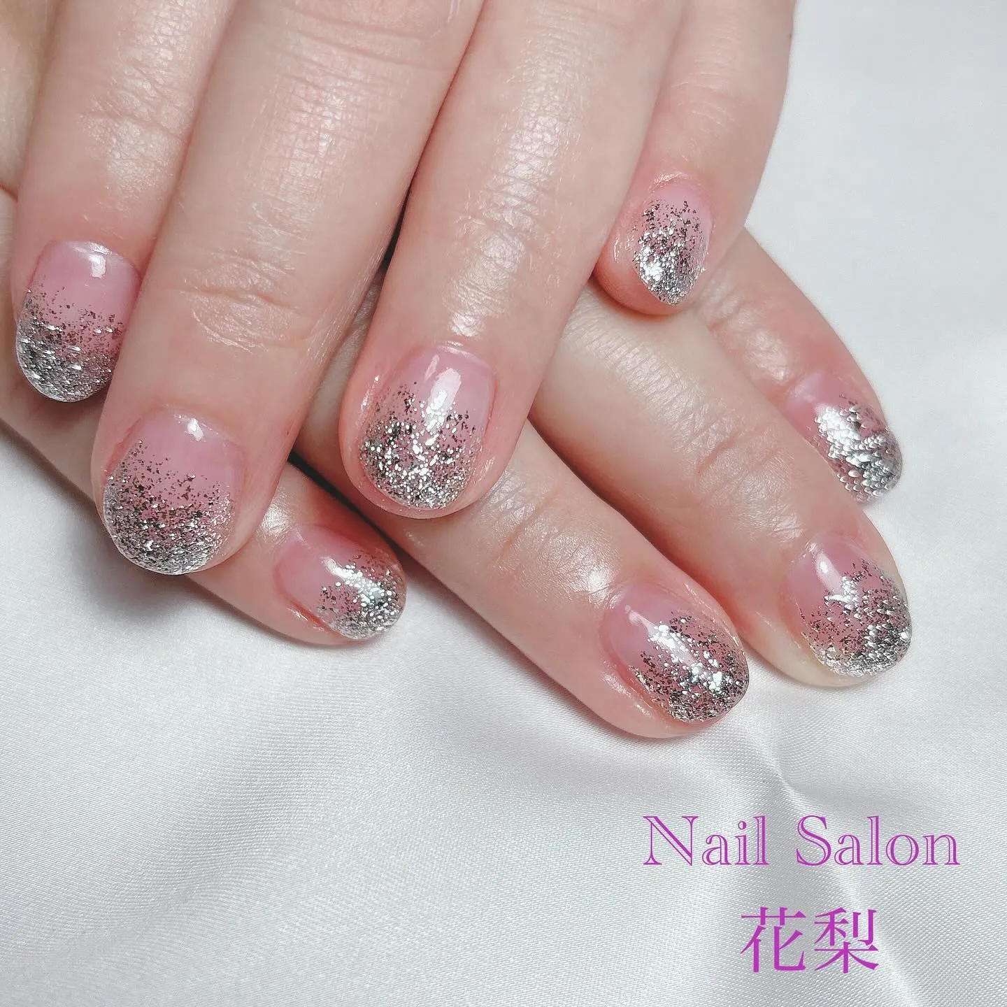シルバーのラメグラデーション✨️✨️