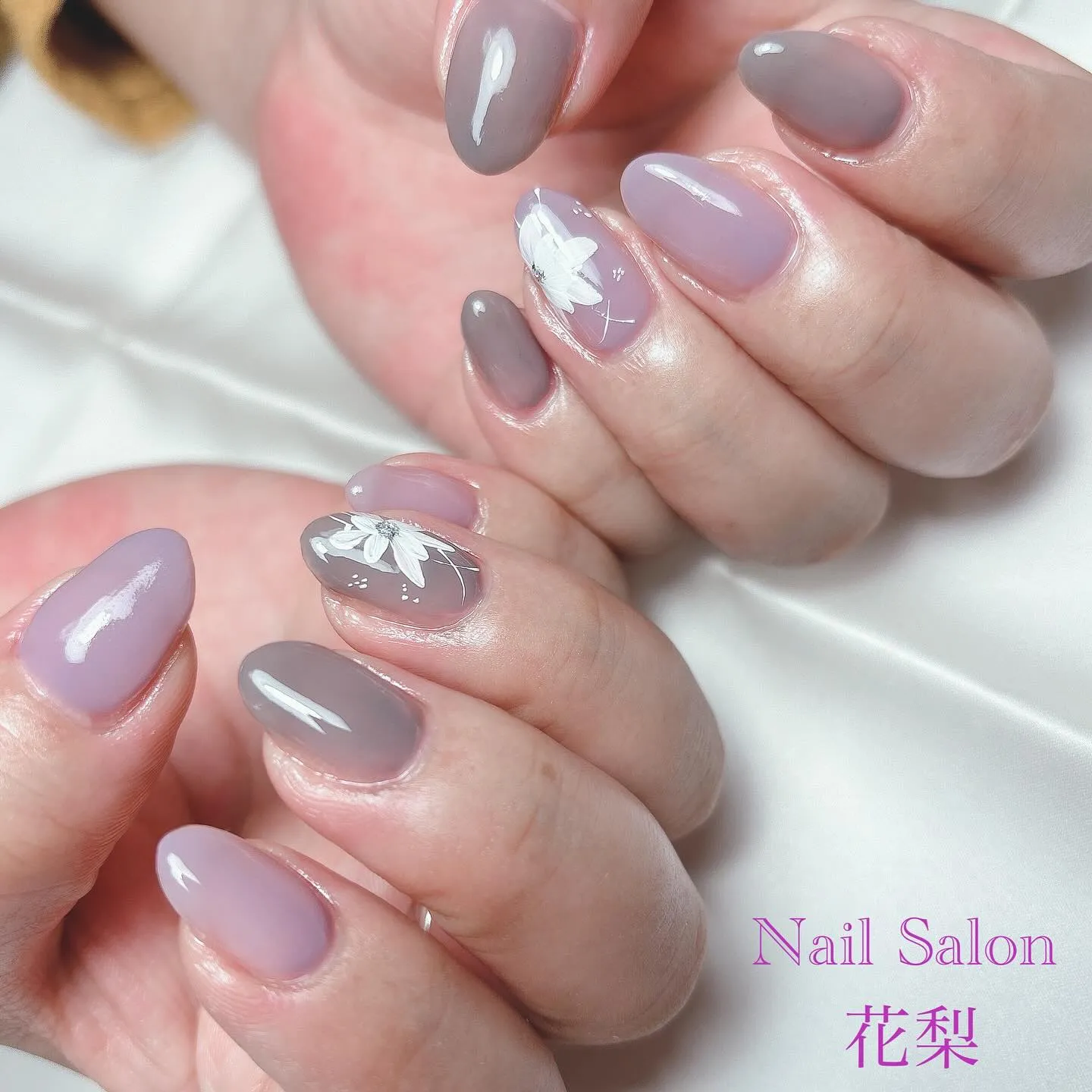 上品なフラワーネイル❁⃘*.゚