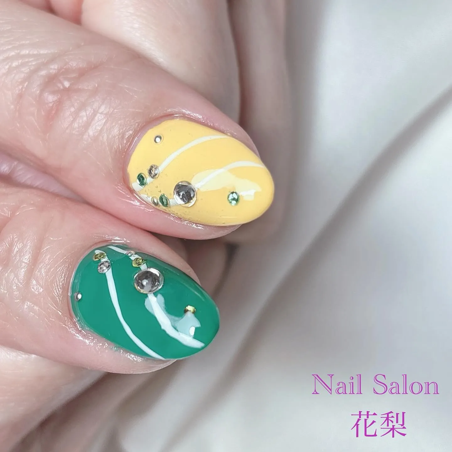 夏カラーでデザインネイル💅✨