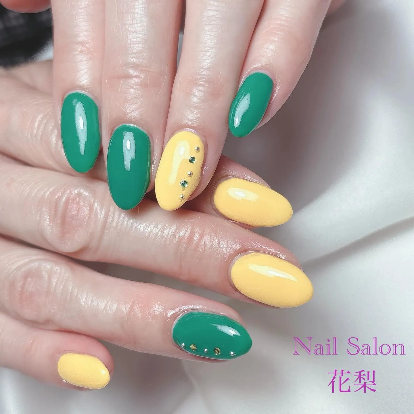 夏カラーでデザインネイル💅✨