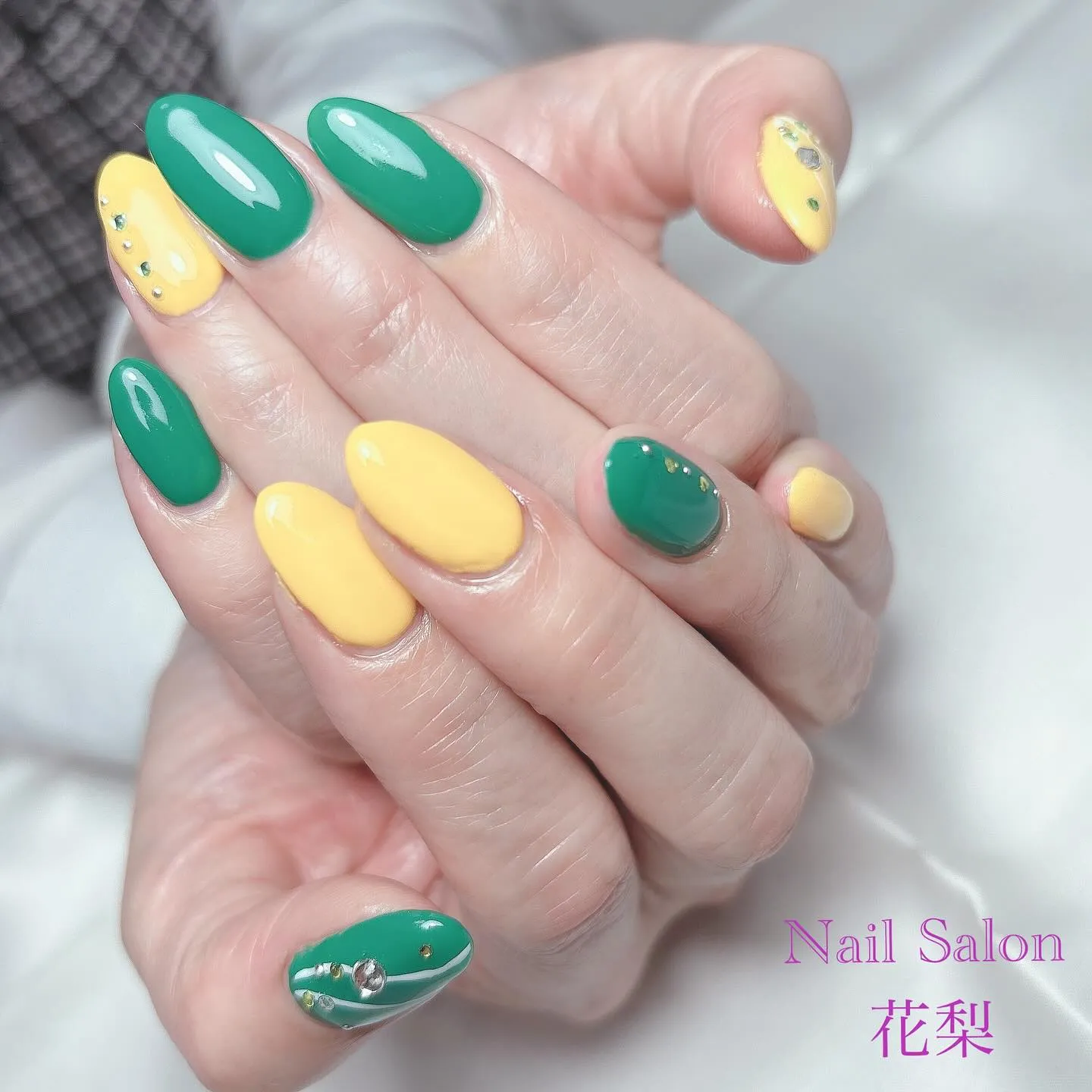 夏カラーでデザインネイル💅✨