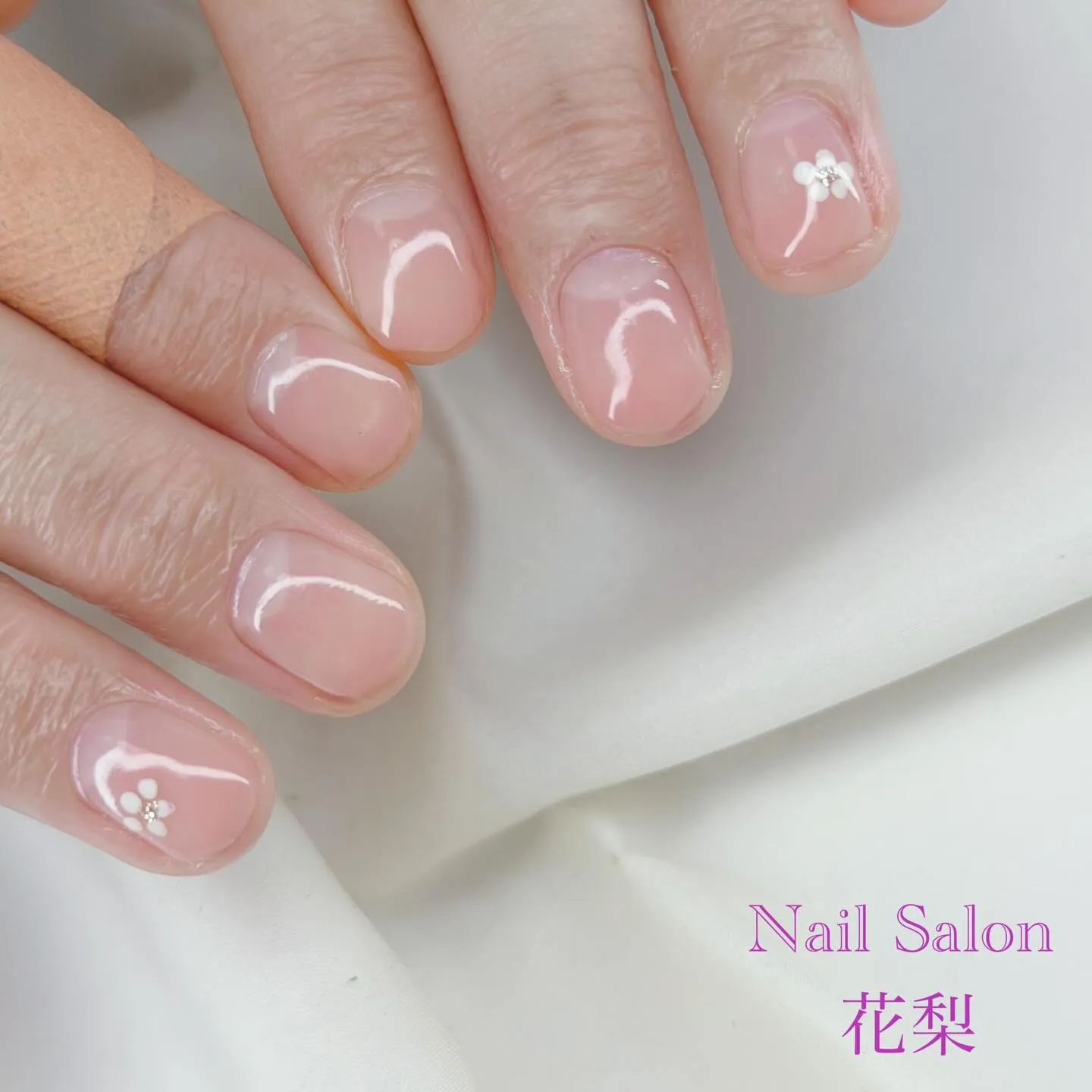 初ネイルは、グラデーション✨